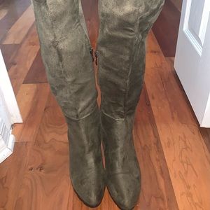 Olive green boots 👢